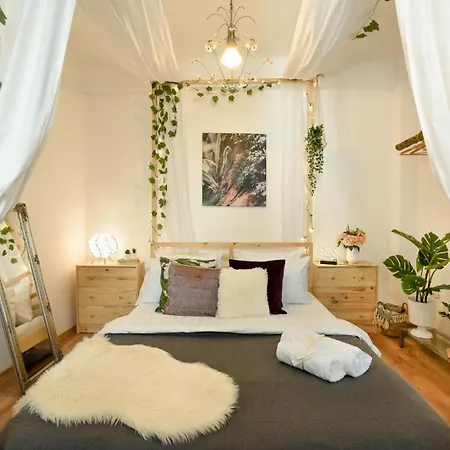 Historic Charm Meets Modern Luxury - Stylish Stays In The City Center Bucharest Exterior photo