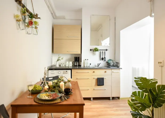 Historic Charm Meets Modern Luxury - Stylish Stays In The City Center