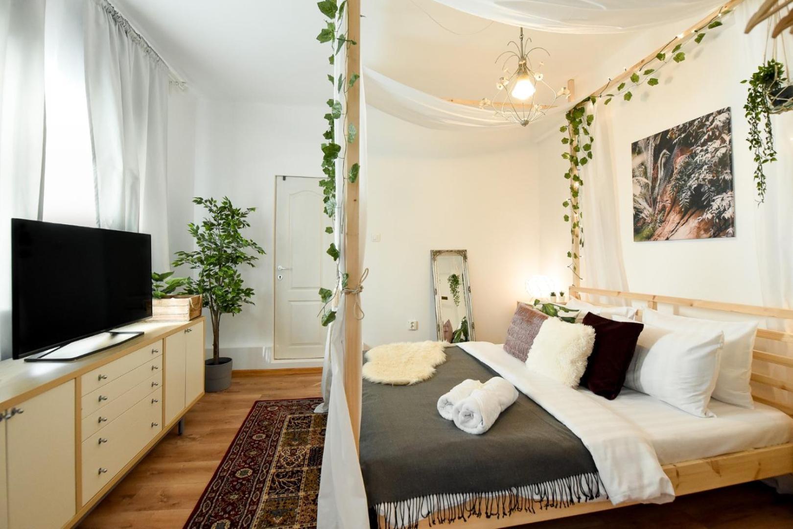 Apartment Historic Charm Meets Modern Luxury - Stylish In The Center Bucharest