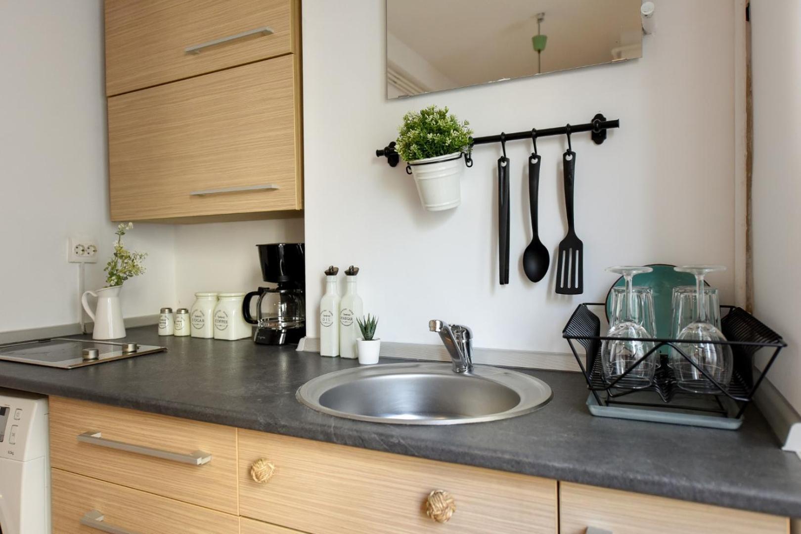 Historic Charm Meets Modern Luxury - Stylish In The Center Apartment *